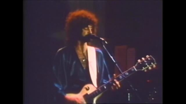 Fleetwood Mac - Go Your Own Way (Official Music Video)