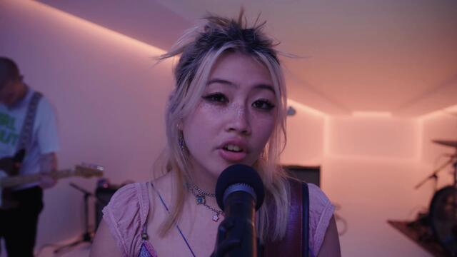 beabadoobee - Worth It (Live) Vevo DSCVR