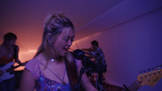 beabadoobee - Care (Live) | Vevo DSCVR