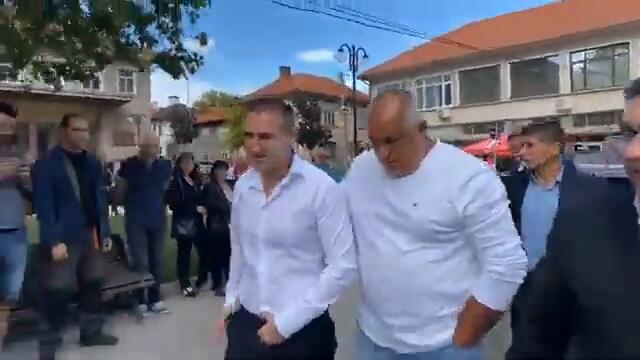 Шеги и закачки в с. Лесидрен при първото посещение на премиер тук