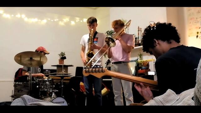 Oscar Horner's 5IVE - tiny set at home