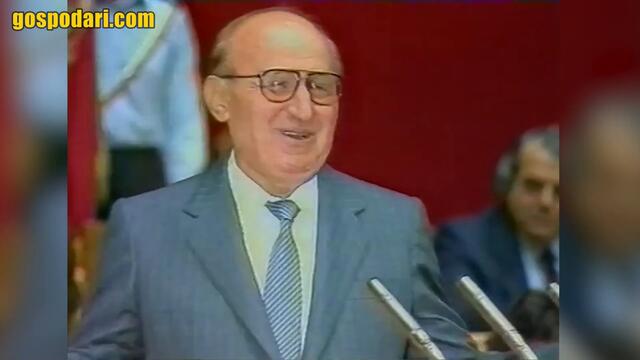 БУРНИ АПЛОДИСМЕНТИ ПОСРЕЩАТ ДЖИПКАТА НА БОРИСОВ