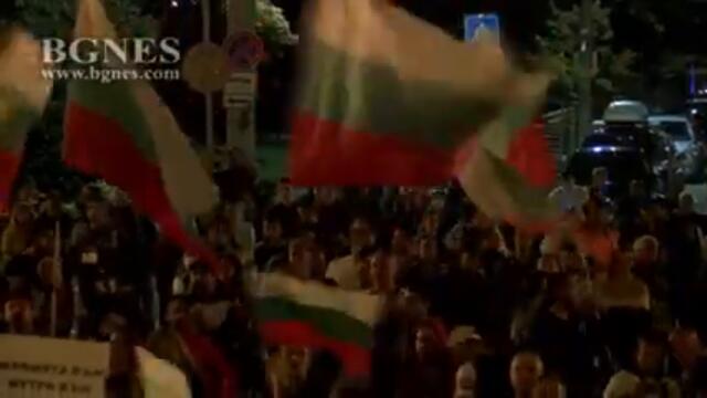 "Оставка" кънти пред храм-паметника "Св. Ал. Невски"