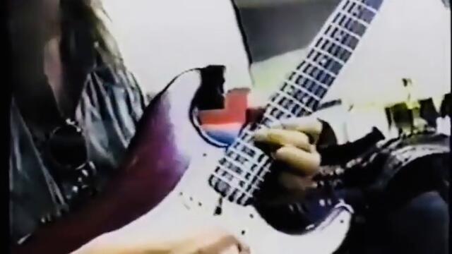 Eddie Van Halen playing a Stratocaster | single coil pups