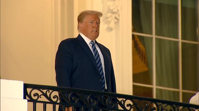 CLOSE-UP: President Trump removes mask on White House balcony