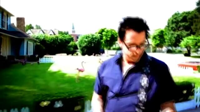 The Offspring - Pretty Fly (For A White Guy) (Official Video)