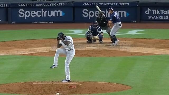 Mike Brosseau fights off Aroldis Chapman in 10-pitch AB, CRANKS home run to give Rays lead!