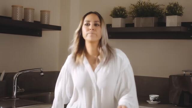 Melina Aslanidou - De Vazeis Mialo - Official Music Video