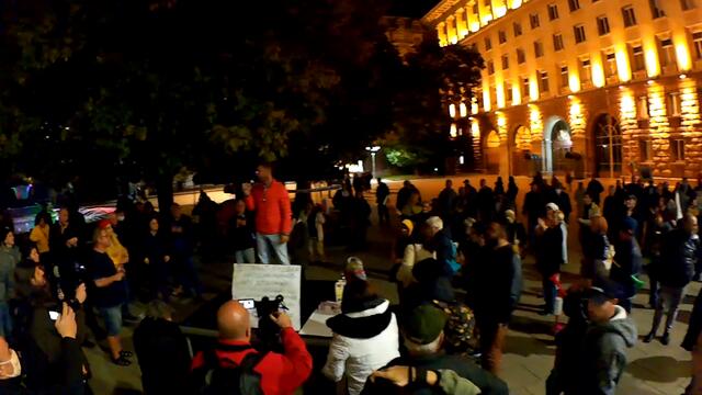 Евгени за премиера Бойко Борисов на протест #ден110 за  #оставка на #борисов и #гешев ...