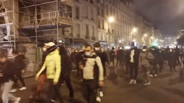 Вижте протестите в Париж заради новата карантина от есента на 2020 г. People protest in Paris against new coronavirus lockdown