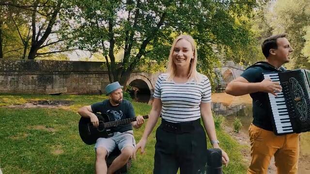 Divanhana - Aj mene majka jednu ima (Live Acoustic Version 2020)