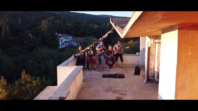 "Времето не чака" (акустично на покрива)