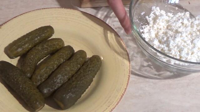 Млечна салата с мариновани краставички - Зимен вариант