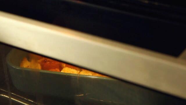 Салата с царевица, прошуто и крутони (Видео рецепти в 1 минута еп.18)