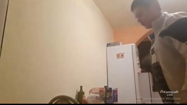 На Mr Channel му пада 4 пъти телефона много смях