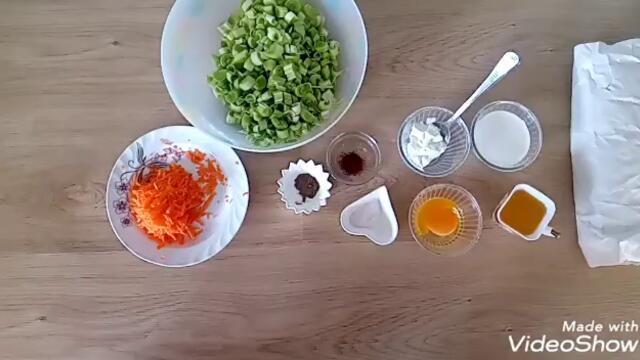 Баница с праз лук (и по стечение на обстоятелствата, и със спанак 😊)