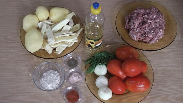 Кюфтета със зеленчуци в доматен сос