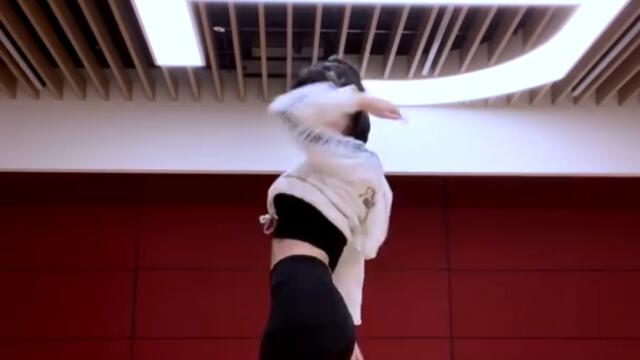 TWICE MOMO "I CAN’T STOP ME" Dance Video