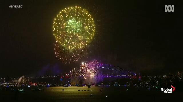 Вижте Нова Година Фоерверки в Австралия - New Year's 2021 Sydney, Australia puts on stunning fireworks display