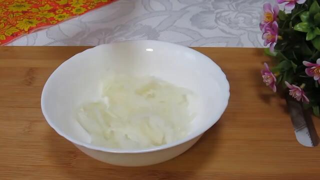 САЛАТ " ПЕРВЫЙ СНЕЖОК". ЕГО ВСЕ ИЩУТ НА СТОЛЕ. НЕВЕРОЯТНО ВКУСНЫЙ!