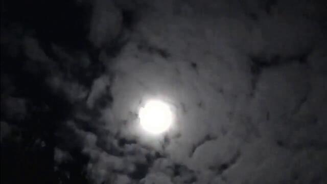Ночной time-lapse высоко-кучевых облаков в полнолуние 1 ноября