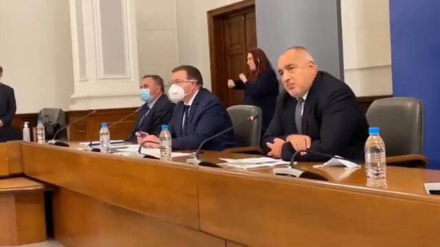 Борисов прекъсна брифинг на НОЩ, за да се обяснява на президента