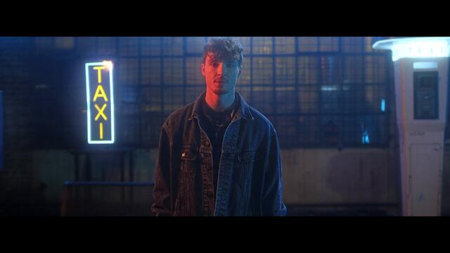 HE/RO - SIEHST DU MICH (Official Video)