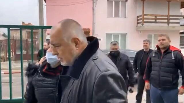Прайме го тва и повече не минавам оттука! Но па иначе, глей - прайме го за децата- пошегува се Бойко