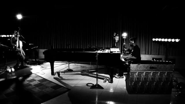 Robert Glasper - So Beautiful (Live At Capitol Studios) (Official Video)