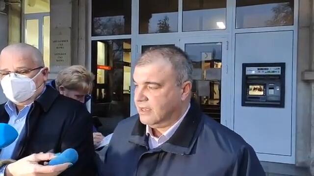 yt1s.com - Прокурор Конов с информация за тройното убийство в центъра на Варна_360p