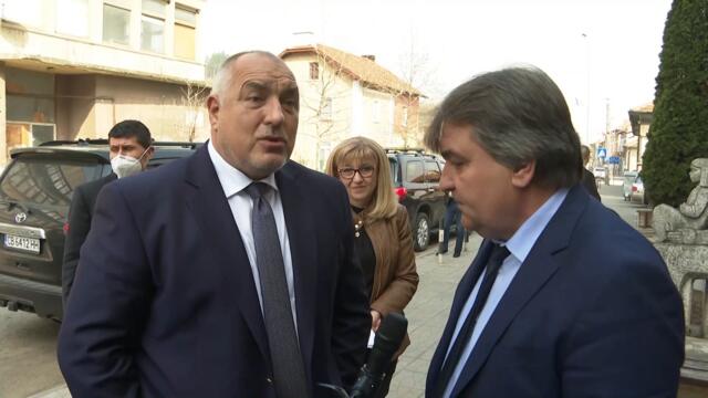 Борисов" Щом снимат и махат, значи всичко е добре"