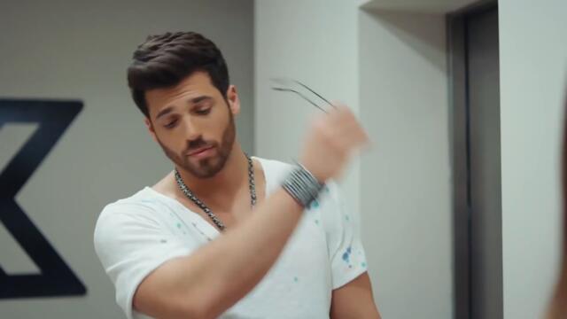 Özgür'ün Aklı da Kalbi de Ezgi'de - Bay Yanlış