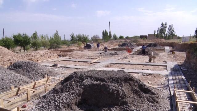 Президент Жапаров тажиктер кол салган Максат айылына барды