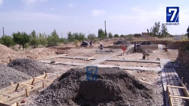 Президент Садыр Жапаров Лейлек районундагы жаңы мектептин пайдубалына капсула салды