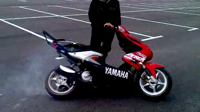 Yamaha Aerox burnout