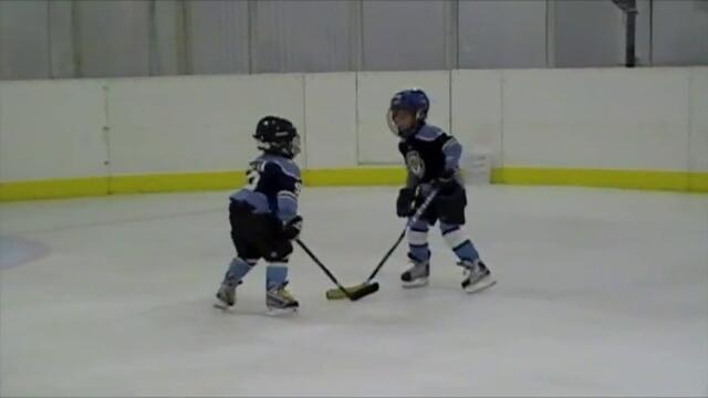 Хокей на Трева - Деца Играят Хокей на Лед