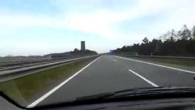 С колко ли караше тоя ?