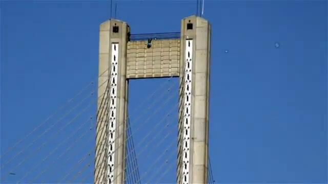 Този тип може да се нарече " Руският спайдърмен"