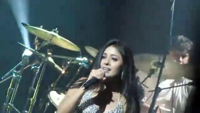 Crazy kiya re @ Sunidhi in singapore