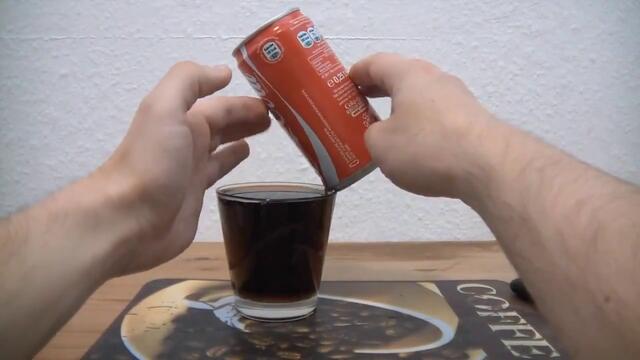 Весели Фокуси с Кока-Кола на Ръба на Чашка!