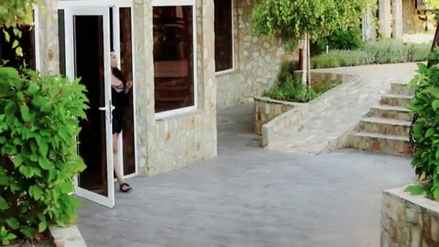 JULIA BIKOVA I BAMZE - 300 MILIONA .HIT 2012.