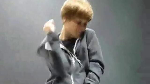 Justin Bieber танцува кючек