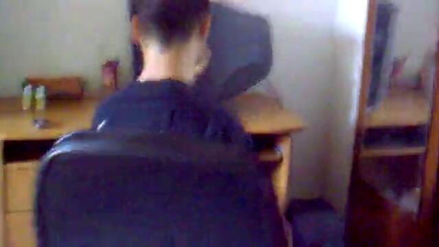 Пич си потрошва монитора  Смях