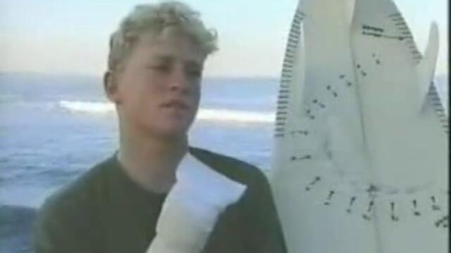 Акули Атакуват Сърфист