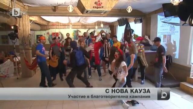 Уволненият заради „харлем Шейк” учител отново участник в нетрадиционен танц