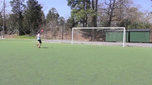 Кой футболист би се опънал на тази мацка?