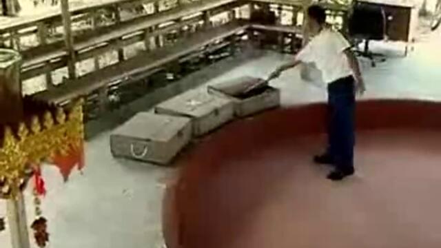 Приятел с змийте