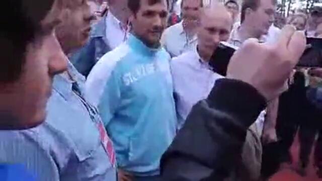 Момче опипва 500 мацки без да изяде шамар!?!