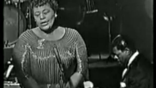 Чества се 96-годишнината от рождението на джаз певицата Ела Фицджералд (Ella Fitzgerald)