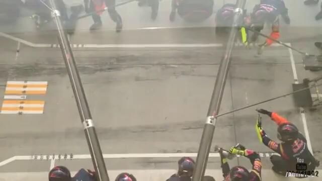 Как сменят гуми във Ред Бул- Рено